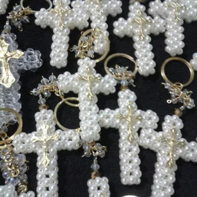 Cruz de perlas